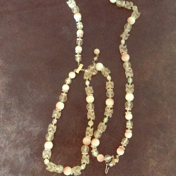 Peach colored, shell necklace - Picture 1 of 1